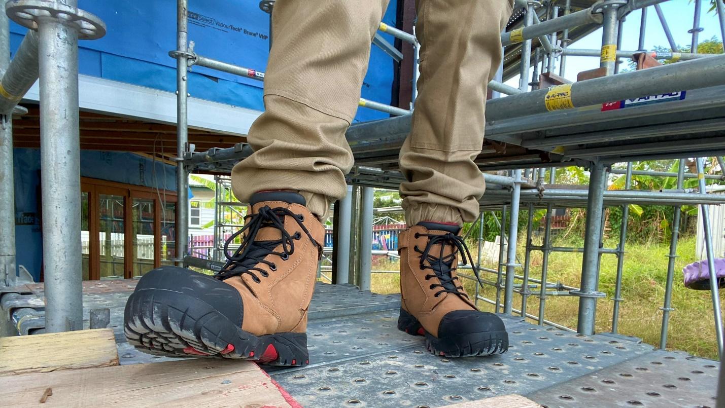 Jims Group - Ergonx Tan Black Toe Lace Up Safety Boots + Socks Bundle